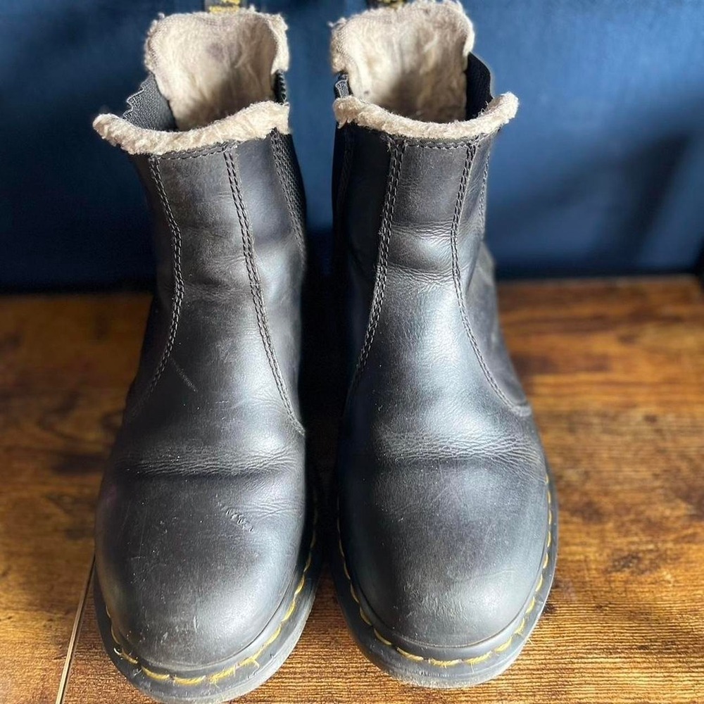 Dr. Martens Black Leather Boots with Fur Lining Size US 6